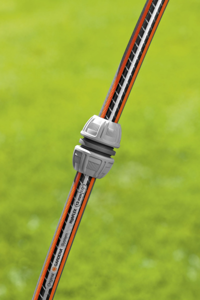 Муфта соединительная Gardena 18232-29.000.00 Д.вх.1/2" Д.вых.1/2"