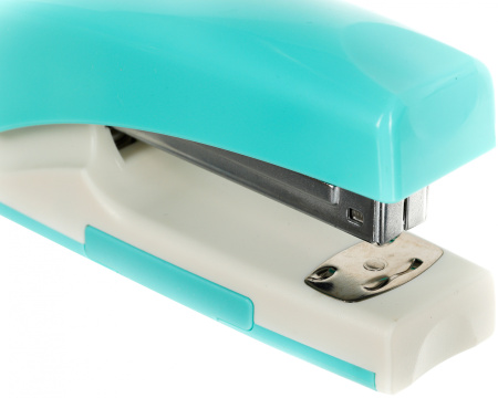 Степлер ручной Kw-Trio 055G9BLUE 24/6 26/6 (20листов) снижение усилия голубой/белый 100скоб металл коробка