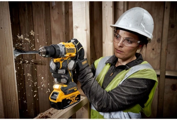 Шуруповерт DeWalt DCD800H2T-QW аккум. патрон:быстрозажимной (кейс в комплекте)