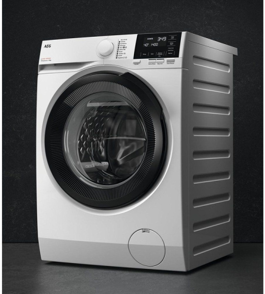 Стиральная машина AEG LFR61144BE пан.англ. кл.:A фронт. макс.:10кг белый