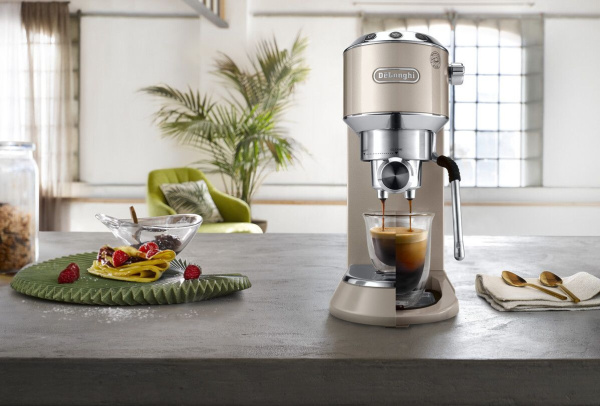 Кофеварка рожковая Delonghi Dedica Arte EC885.BG 1300Вт бежевый