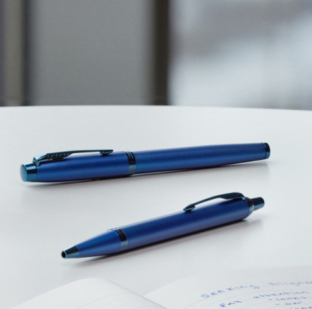 Ручка шариков. Parker IM Monochrome K328 (CW2172966) Blue PVD M син. черн. подар.кор.