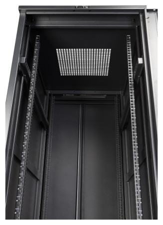 Шкаф коммутационный Lanmaster (TWT-CBB-27U-6X8-P1) напольный 27U 600x800мм пер.дв.перфор. задн.дв.перфор.2-хст. 2 бок.пан. 800кг черный IP20 сталь