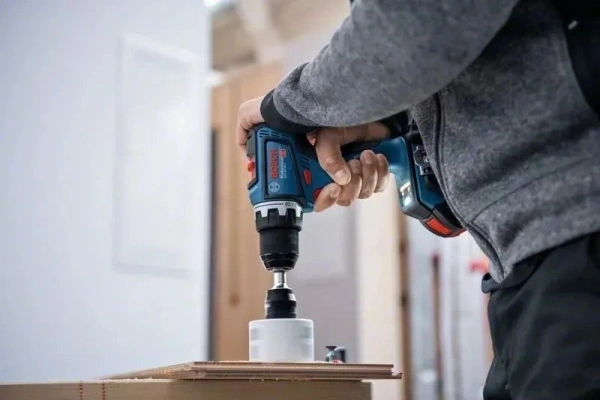 Дрель-шуруповерт Bosch GSR 18V-90 C 18Вт аккум. патрон:быстрозажимной (кейс в комплекте) (06019K6006)