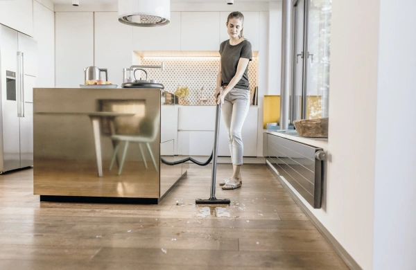 Строительный пылесос Karcher WD 2 V-15/4/18 1000Вт (уборка: сухая/влажная) желтый