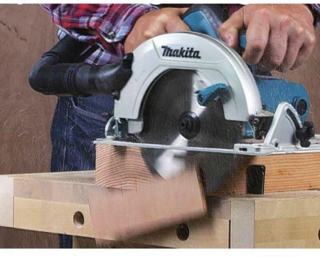 Циркулярная пила (дисковая) Makita HS6601 1050Вт (ручная)