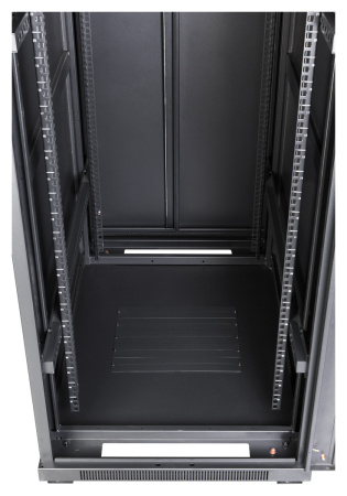 Шкаф коммутационный Lanmaster (TWT-CBB-27U-6X8-P1) напольный 27U 600x800мм пер.дв.перфор. задн.дв.перфор.2-хст. 2 бок.пан. 800кг черный IP20 сталь