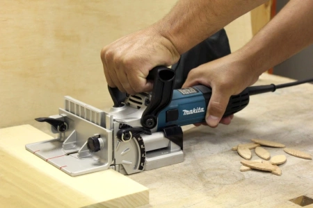 Фрезер Makita PJ7000 710Вт 11000об/мин макс.ход:20мм