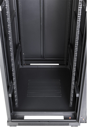 Шкаф коммутационный Lanmaster (TWT-CBB-42U-6X8-G1) напольный 42U 600x800мм пер.дв.стекл задн.дв.спл.стал.лист 2-хст. 2 бок.пан. 800кг черный IP20