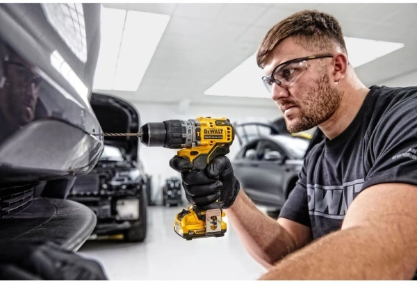 Дрель-шуруповерт DeWalt DCD706D2 аккум. патрон:быстрозажимной (кейс в комплекте)