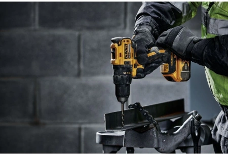 Дрель-шуруповерт DeWalt DCD777M2T аккум. патрон:быстрозажимной (кейс в комплекте)