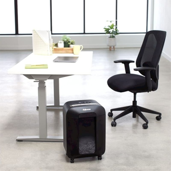 Шредер Fellowes PowerShred LX85 (секр.P-4) перекрестный 12лист. 19лтр. скрепки скобы пл.карты