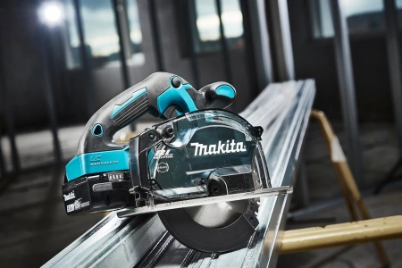Циркулярная пила (дисковая) Makita DCS553Z (ручная)