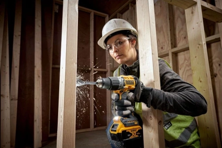 Дрель-шуруповерт DeWalt DCD805H2T аккум. патрон:быстрозажимной (кейс в комплекте)