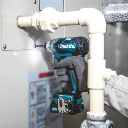 Шуруповерт Makita TD111DWAE аккум. патрон:шестигр.1/4" (кейс в комплекте)