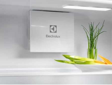 Холодильник Electrolux LNG7TE18S двухкамерный