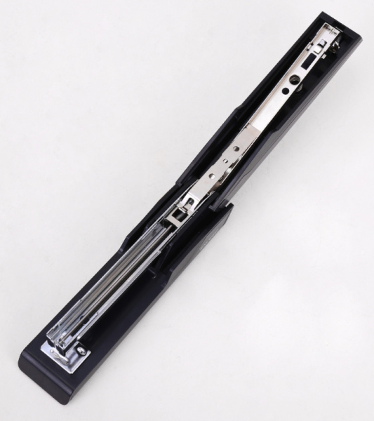Степлер настольный Deli E0463Black Exceed 24/6 26/6 (25листов) черный 100скоб металл закрытый/открытый коробка
