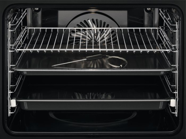 Духовой шкаф Электрический Electrolux EOE7P31Z черный