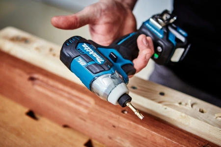 Шуруповерт Makita TD111DWAE аккум. патрон:шестигр.1/4" (кейс в комплекте)
