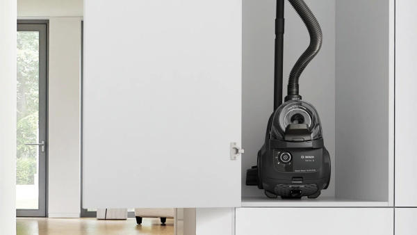 Пылесос Bosch Serie 4 BGC21X300 550Вт черный/черный