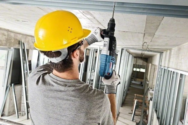 Перфоратор Bosch GBH 2-28 F патр.:SDS-plus уд.:3.2Дж 880Вт (кейс в комплекте)
