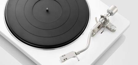 Проигрыватель винила Denon DP-400F частично автоматический белый