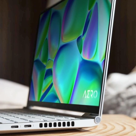 Ноутбук Gigabyte Aero 14 i7 13700H/16Gb/SSD1Tb/RTX4050 6Gb/14"/OLED/QHD+/noOS/silver