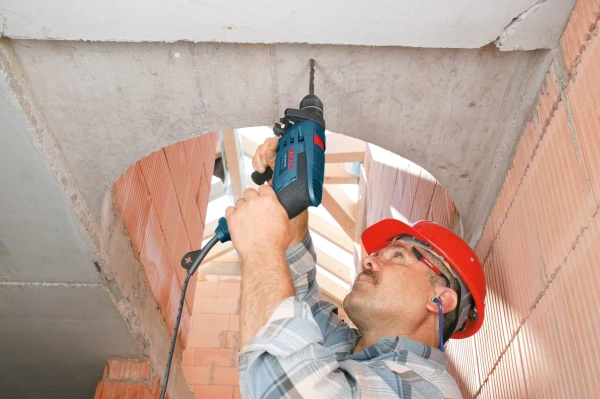 Дрель ударная Bosch GSB 1600 RE 701Вт патрон:быстрозажимной реверс (0601228200)