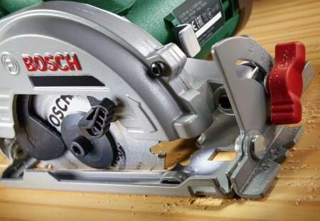 Циркулярная пила (дисковая) Bosch UniversalCirc 12 (ручная) D диска.:85мм (06033C7002)
