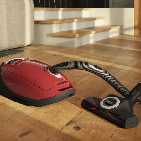 Пылесос Miele Complete C3 Cat & Dog Flex PowerLine SGDA3 890Вт красный/черный