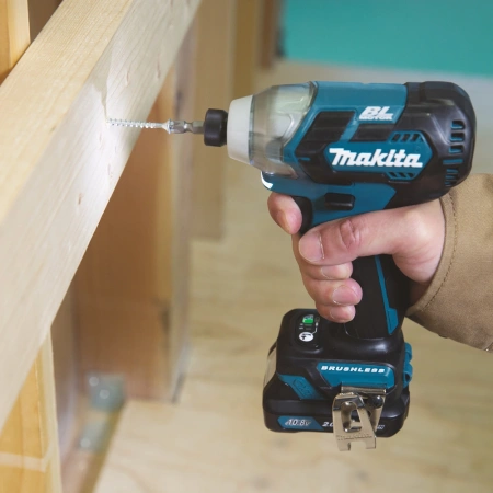 Шуруповерт Makita TD111DWAE аккум. патрон:шестигр.1/4" (кейс в комплекте)