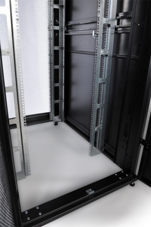 Шкаф серверный ЦМО (ШТК-СП-42.8.10-48АА-9005) напольный 42U 800x930мм пер.дв.перфор. задн.дв.перфор.2-хст. 2 бок.пан. 1350кг черный 690мм 180град. 1950мм