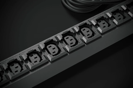 Блок распределения питания Ippon Meter 0U 1546800 верт.размещ. 16xC13 с мониторингом 16A EN 60320 С20