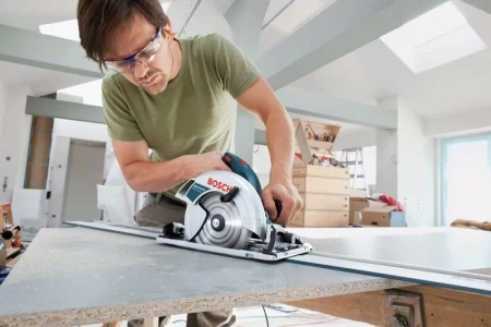 Циркулярная пила (дисковая) Bosch GKS 65 GCE 1800Вт (ручная) D диска.:190мм (0601668900)