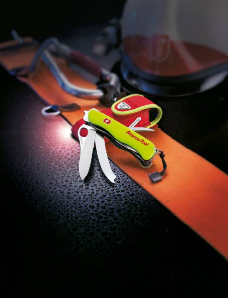Нож перочинный Victorinox RescueTool One Hand (0.8623.MWN) 111мм 12функц. салатовый карт.коробка